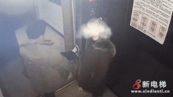 云南富源一男子酒后踹电梯致故障 大娘被困获救后涉事者被刑拘‌