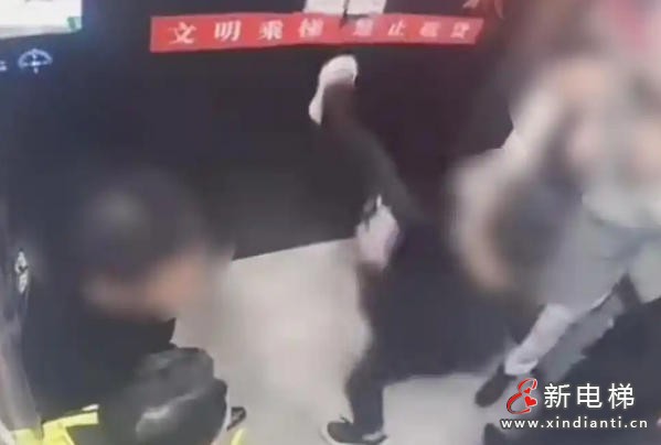 电梯内的愤怒与僵持：陕西西安醉酒男子踹门致6名乘客被困电梯
