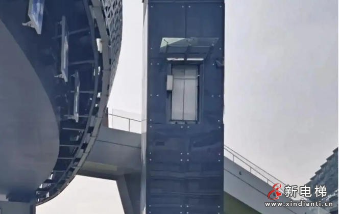 出电梯即“空中漫步”火了！上海这座天桥的电梯有点“任性”