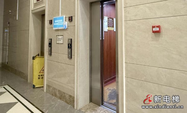 广西南宁两小区电梯遇"上下难" 老旧小区缺监控 新小区电梯"罢工"