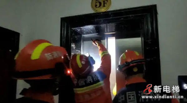 湖南长沙消防救援人员在不到10分钟内成功救出被困电梯的居民(图1) ScreenShot_2026-03-27_103125_690