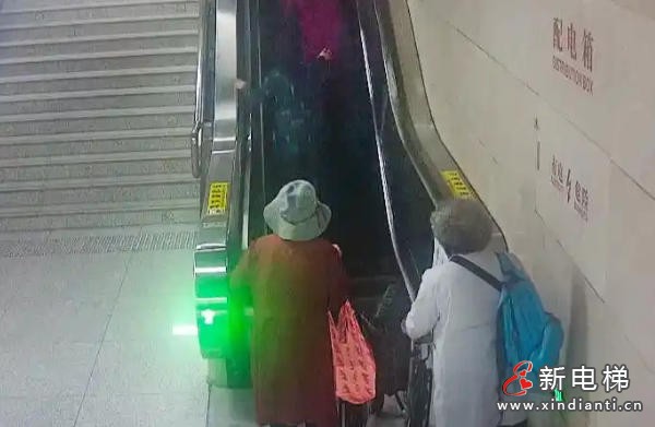 武汉市地铁工作人员紧急救助遇险老人 暖心守护春日出行