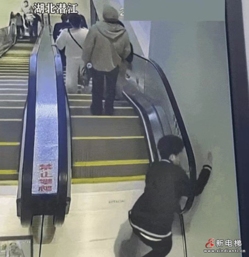 潜江男子恶意按停扶梯致乘客险摔倒 警方全力追查