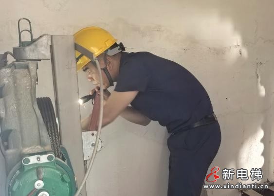 湖南湘潭开展“四不两直”电梯暗访检查 筑牢群众乘梯安全防线