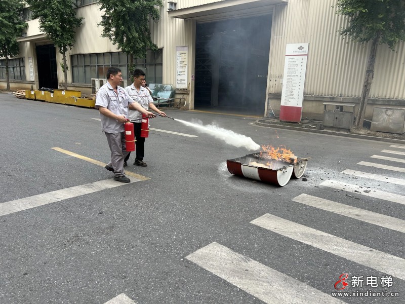 生命至上,安全为先!梅轮电梯消防演练,筑牢安全生产防线(图2) 生命至上,安全为先!梅轮电梯消防演练,筑牢安全生产防线(图2)