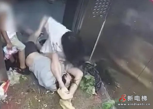 湖北仙桃一女子电梯内与人冲突 教唆男童共同动手引热议(图2) ScreenShot_2026-07-30_171800_513