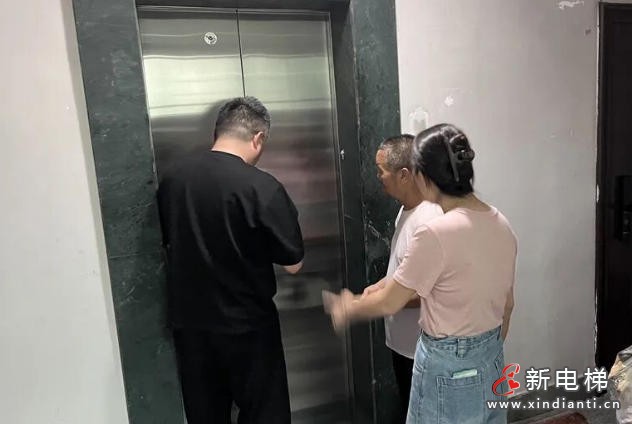 维保人员无法到场 浙江绍兴柯桥社区远程连线维保员30分钟救出被困电梯居民