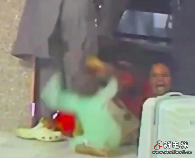 印度一住宅电梯突发故障致50岁女子身亡