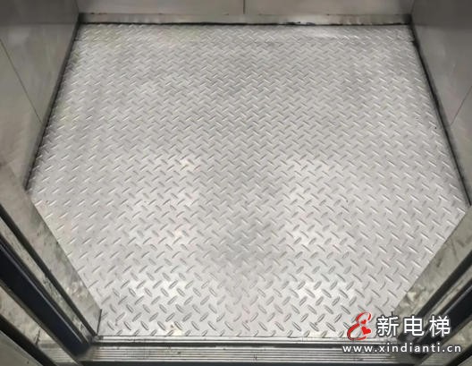 上海静安区福泰公寓老旧电梯改造竣工投用 居民告别“爬楼焦虑”